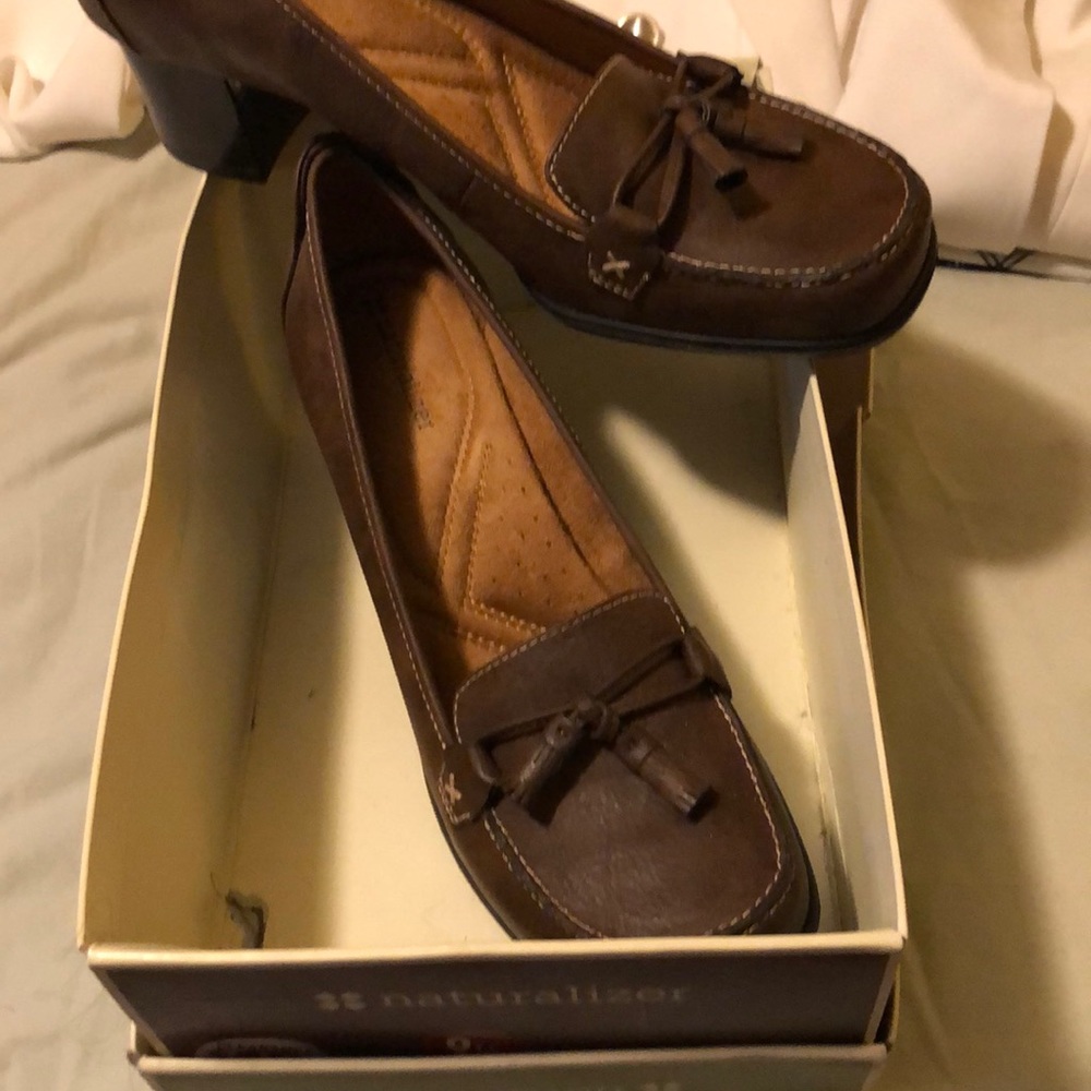 Brand new Naturalizer brown leather shoes size 9.5